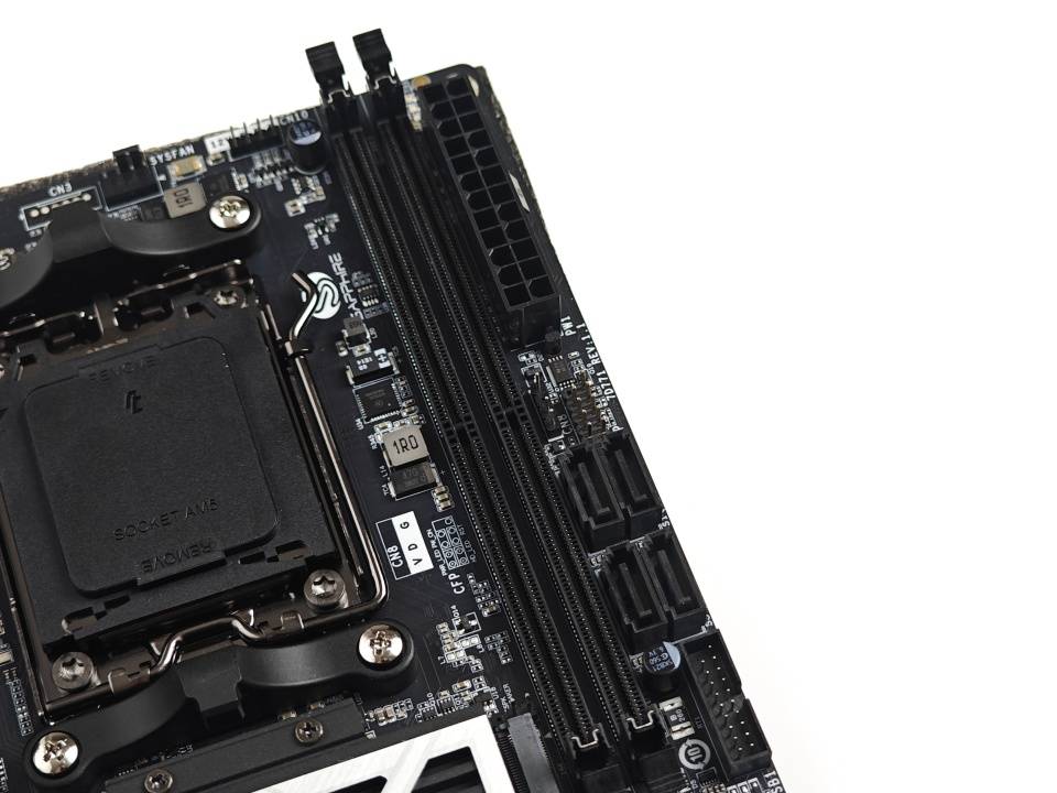 蓝宝石NITRO+B650I WIFI超白金主板实测：体积小巧，用料考究，性能给力！