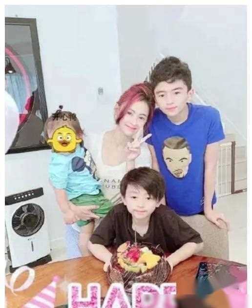 张柏芝三子真容曝光了!小儿子简直跟妈妈一个模子刻出来的!