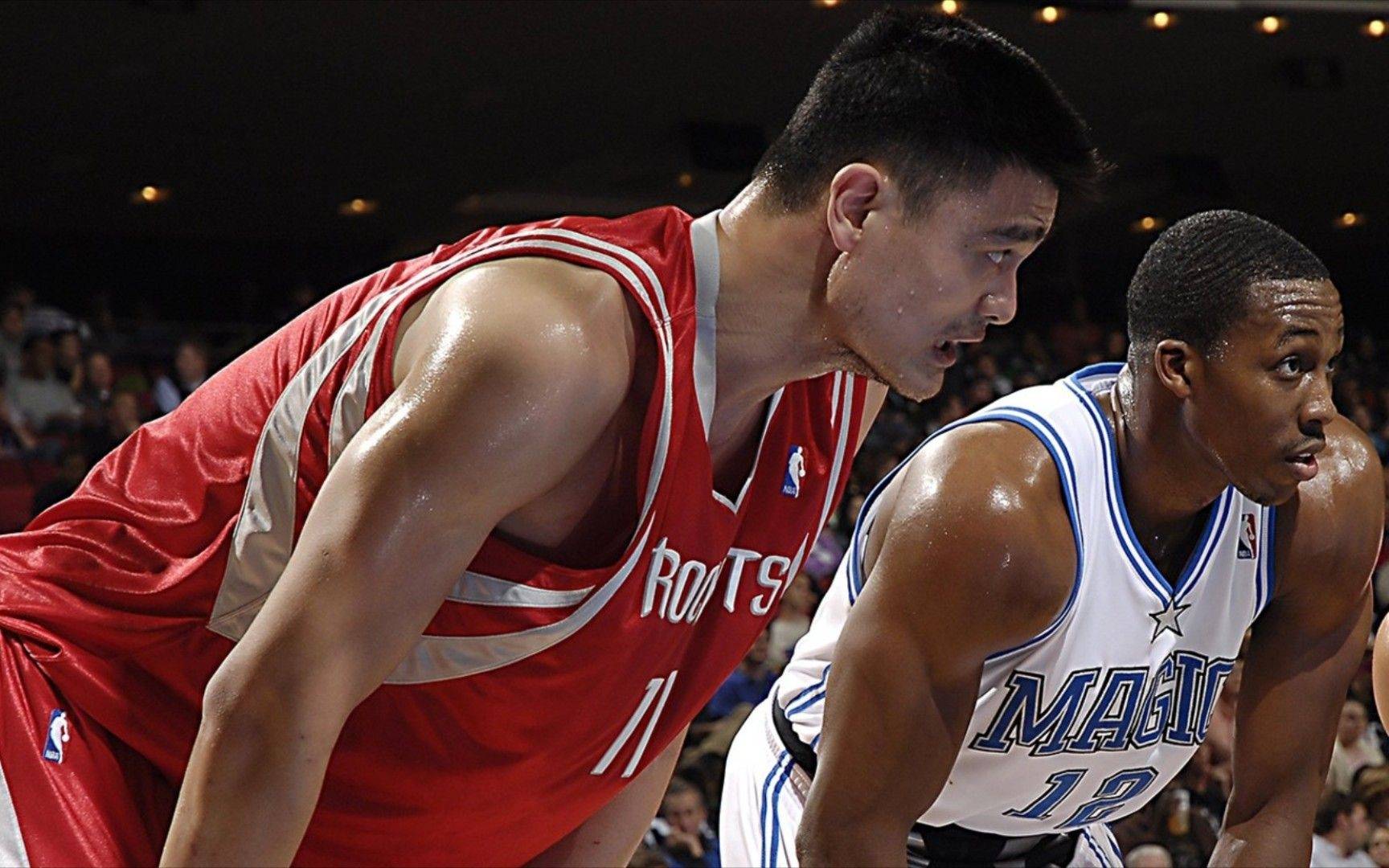 前nba超级中锋霍华德,评价生涯最难防守是姚明,对位仅12.2 9.