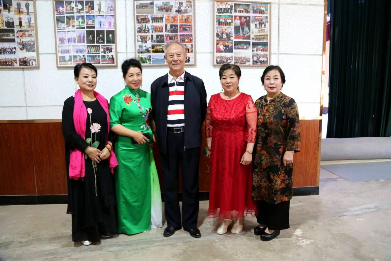 京剧名家张学浩董翠娜到衡水冀州区北内剧院与衡水票友共同演唱