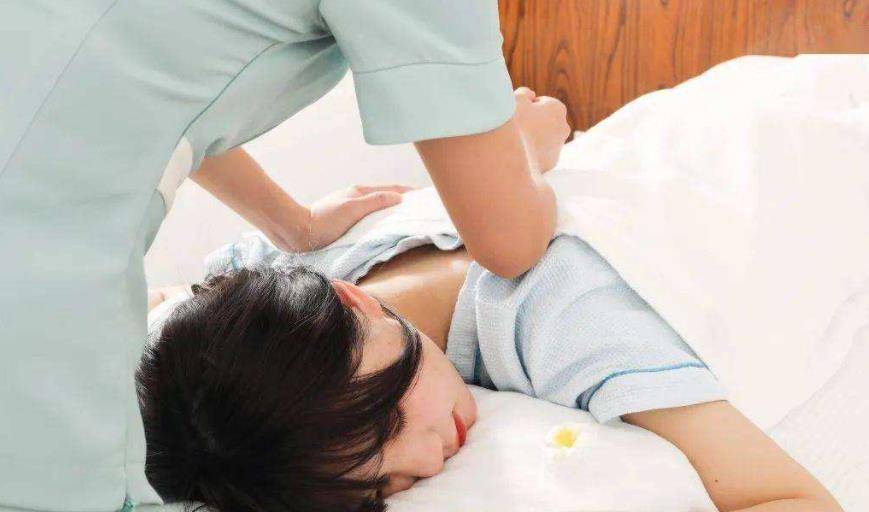 浙江一年轻女子去做按摩,中途睡着,醒来后发现裤子没了