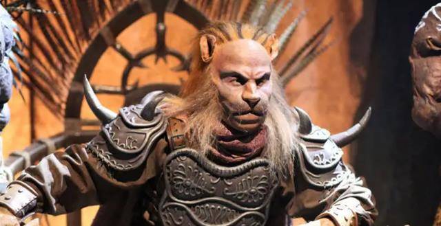 虎先锋对他而言不过是个可有可无的棋子,有用时可以称兄道弟,甚至可以