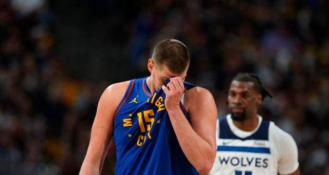 约基奇第三次荣膺常规赛mvp,跻身历史前十,能否打破背运夺冠?