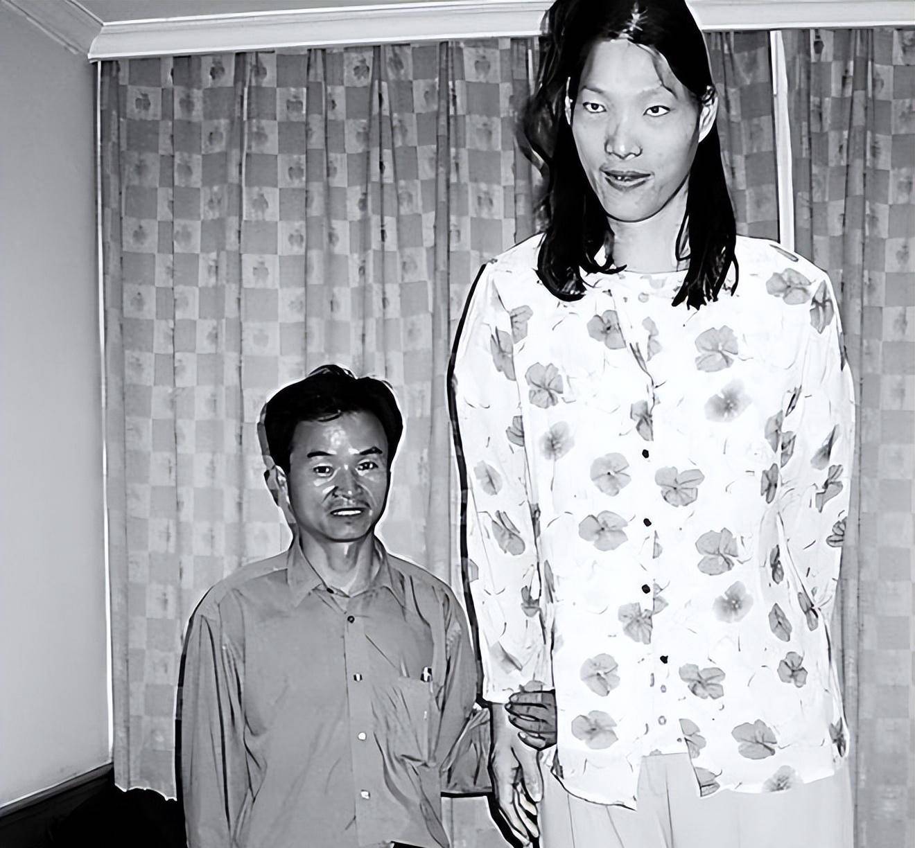 中国女巨人曾金莲:14岁身高已超姚明,遗体存放37年仍未下葬