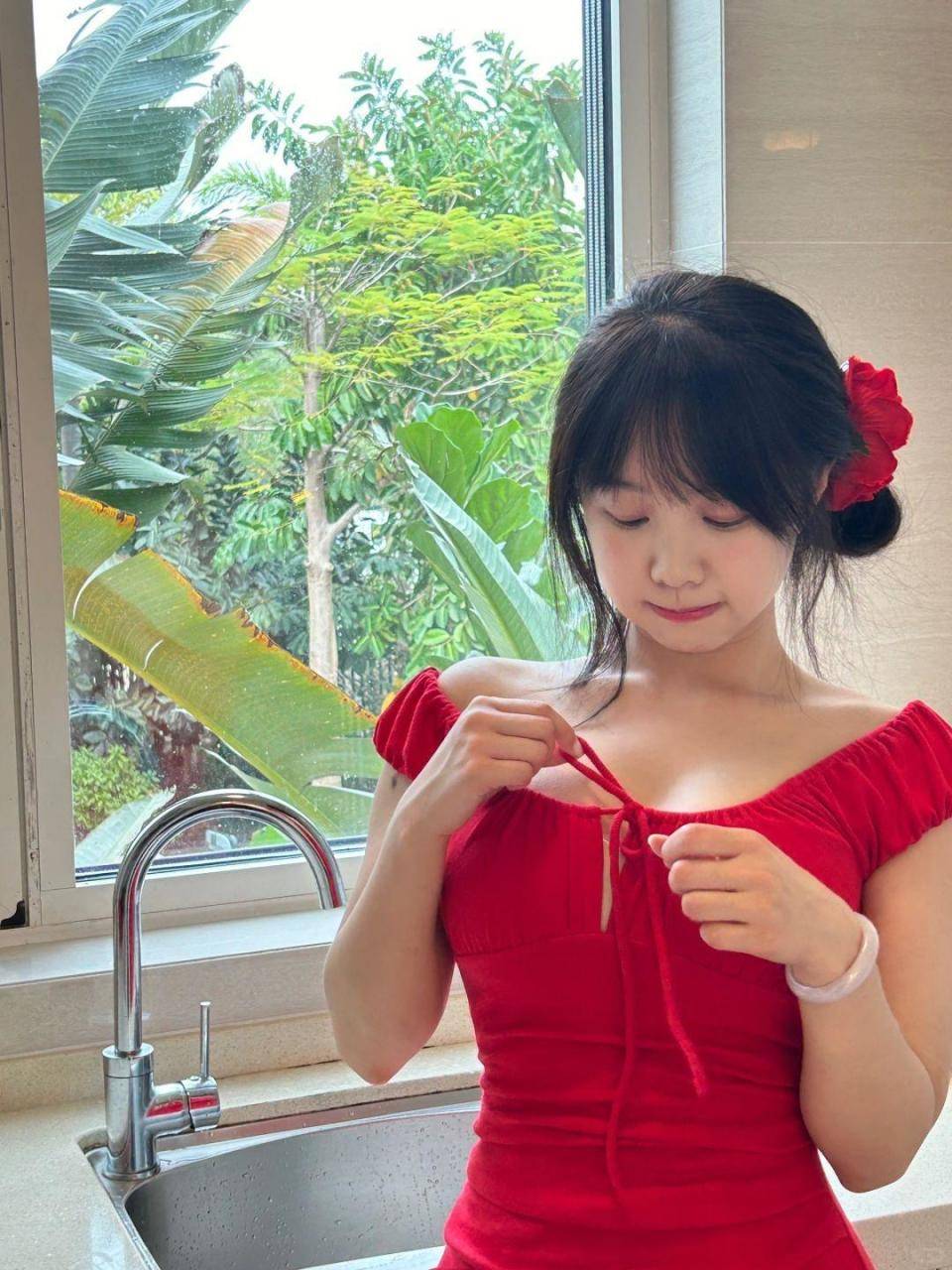 刘雨欣曾以"胸"搏出名,性感火辣的身材她也迷倒过无数宅男