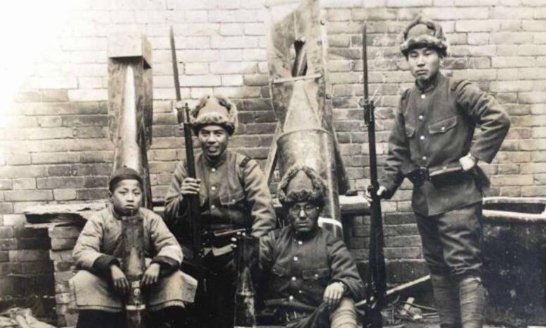 残忍不输原子弹的"李梅烧烤",烧死近50万人,800万人无家可归