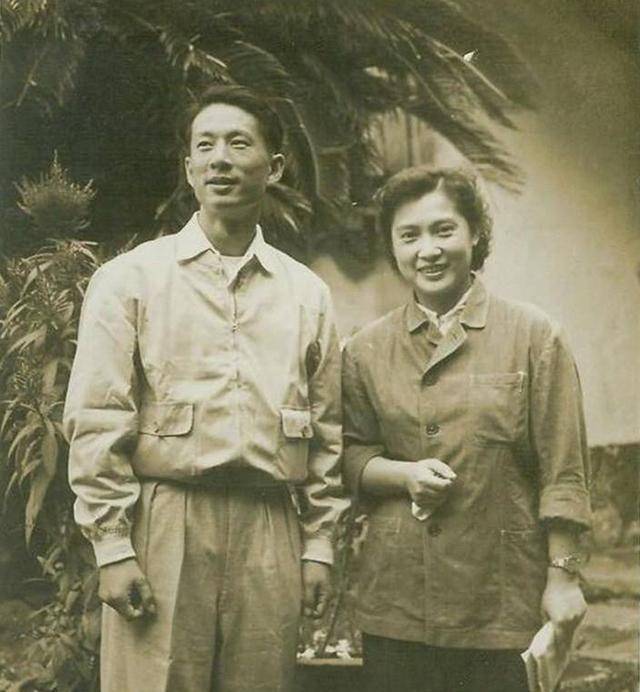 银幕小生冯喆:看上小9岁的妻子,49岁英年早逝源于他的