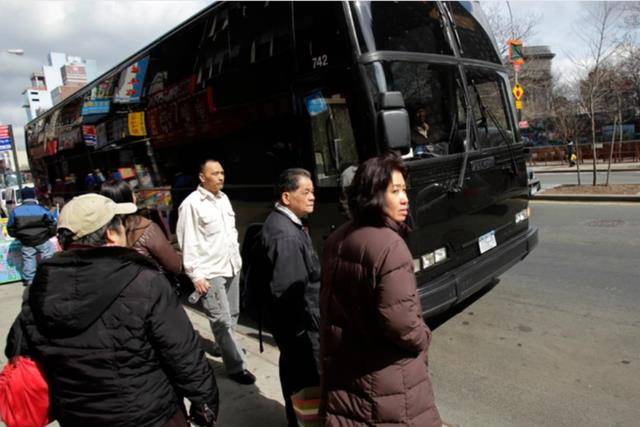 美国华人的真实生活:为了45美元,一群50岁老人,在赌场寻找温暖