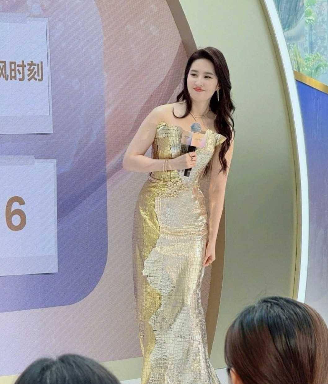 刘亦菲身材登热搜!膀大腰圆被指至少120,曾经的仙女回不去了