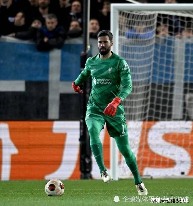 门将位置,目前巴西最有名的三名门将都带上了:利物浦的阿利松,曼城的