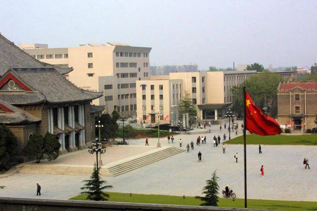 摘自河南大学网站《校园风光》)此时此刻,真实心酸.
