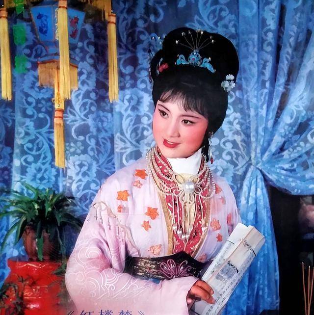 贾母看重的甄家二姑娘,真实身份被揭开后,才知道是她害了贾府