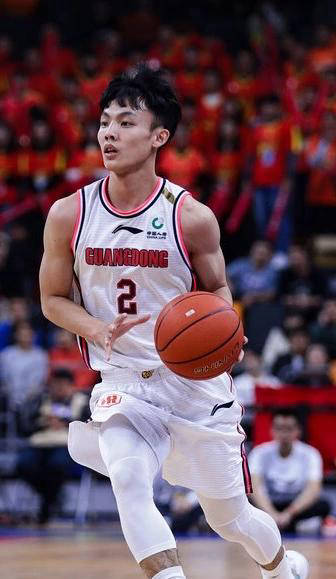 广东男篮焕发活力,三名不可或缺的核心球员_内线_徐杰_徐昕