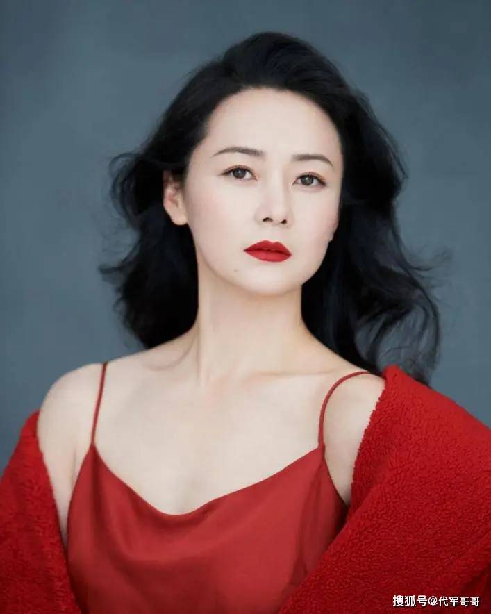 她长得美,演技好,出道25年零绯闻,49岁翻红,生两个儿子太幸福