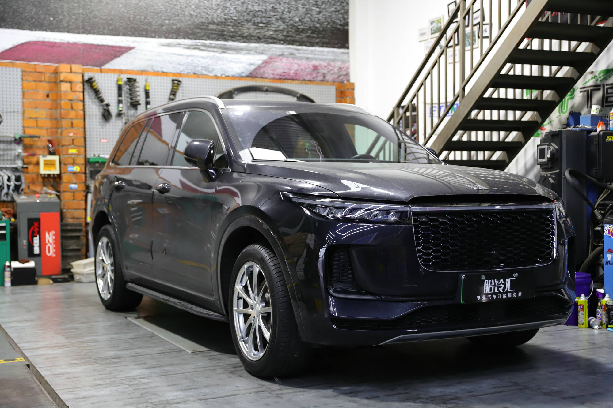 在这段关于理想one改装轮毂的旅程中,我不仅完成了对车辆外观的升级