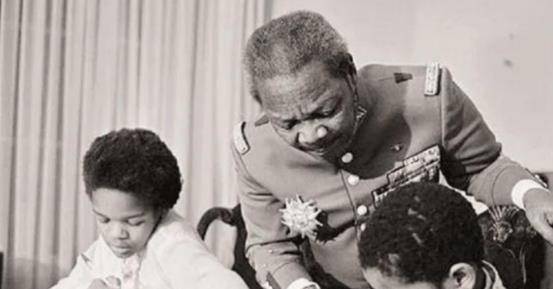 18岁女孩林碧春:为了皇妃梦,远嫁47岁的非洲皇帝,结局凄凉