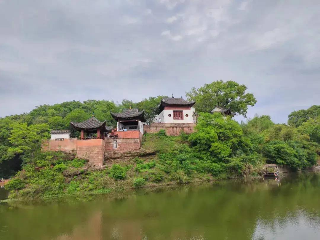 坊>华严湖>忠烈祠>穿岩诗林>玄都观>邺侯书院>南天门>上封寺>祝融峰
