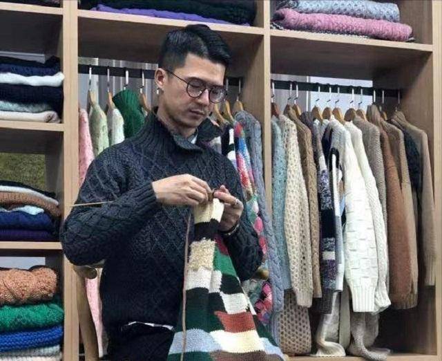 广东小伙潘锐彬:辞高薪回村织毛衣,两登央视,全网粉丝过千万_手工