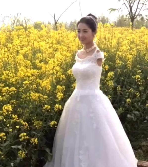 农村女孩杨佩:9岁失去双臂,23岁一夜爆红,事业爱情双丰收