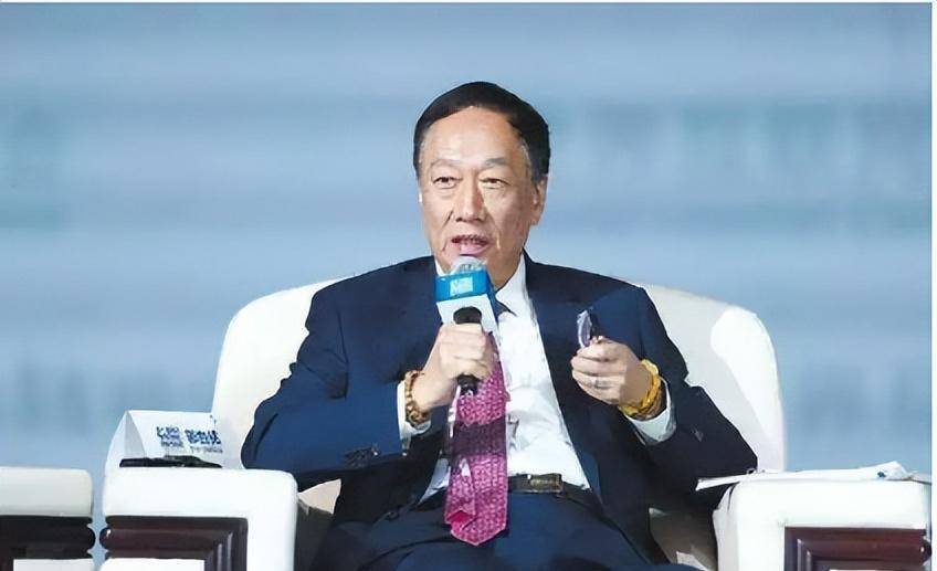 长郭台铭,经常到一线看望工人,也就是这个男人,深深地被王来春吸引