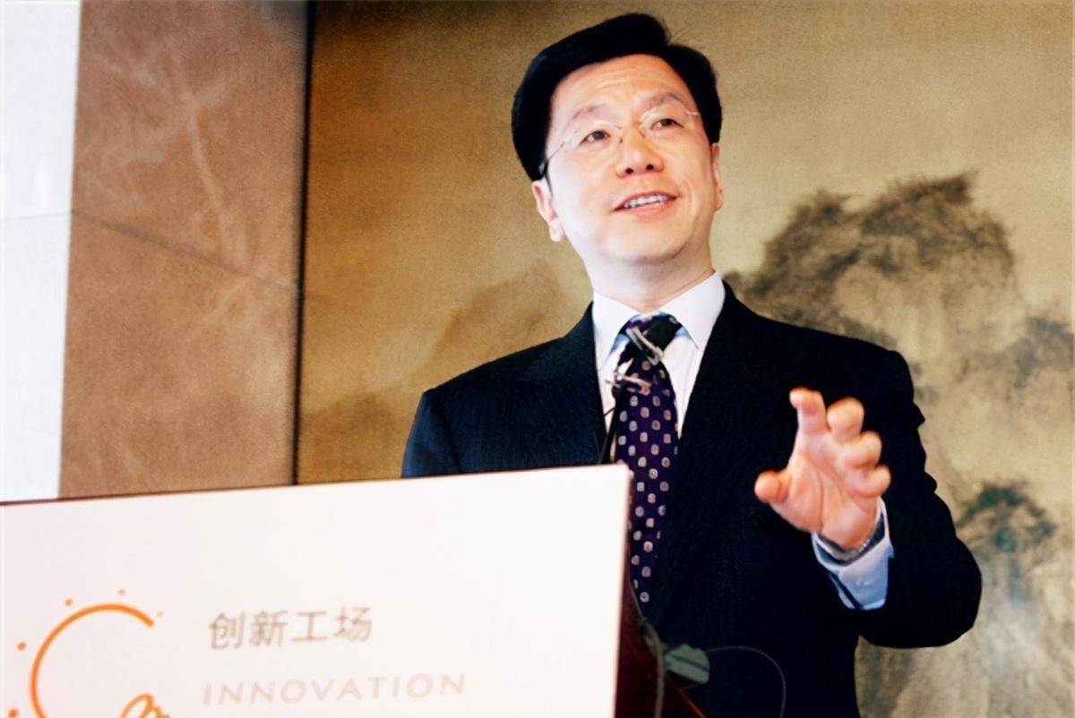 为告知世界自己是中国人,他从美撤离,将864家公司带回祖国_李开复
