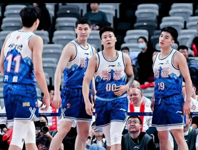 上海男篮放松一口气,赵睿轮椅相伴,周琦消失谜团解开