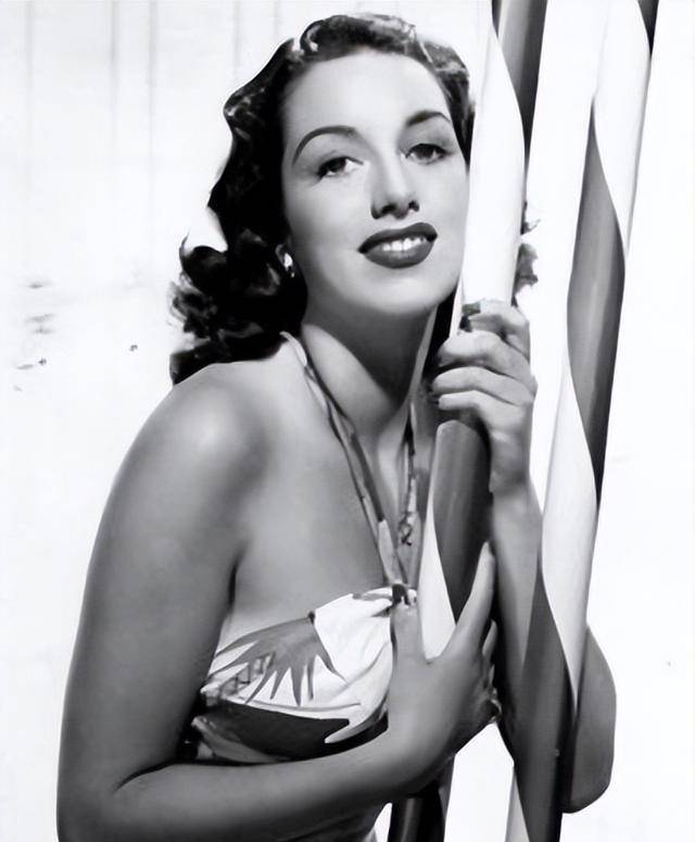 长寿的王太后,活到101岁!曾对菲利普不满,坚决不让卡米拉进门