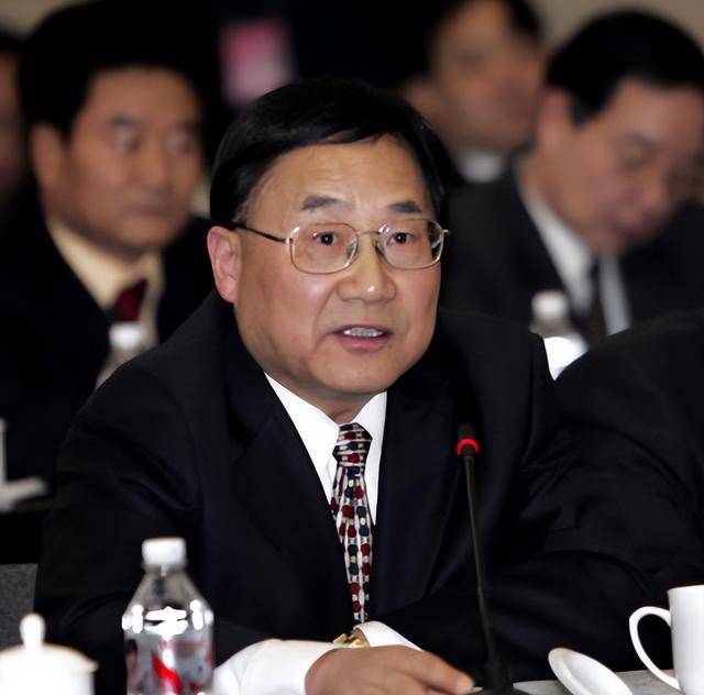 甘宇平:原重庆副市长,54岁担任副省长,退休后享受正部级待遇
