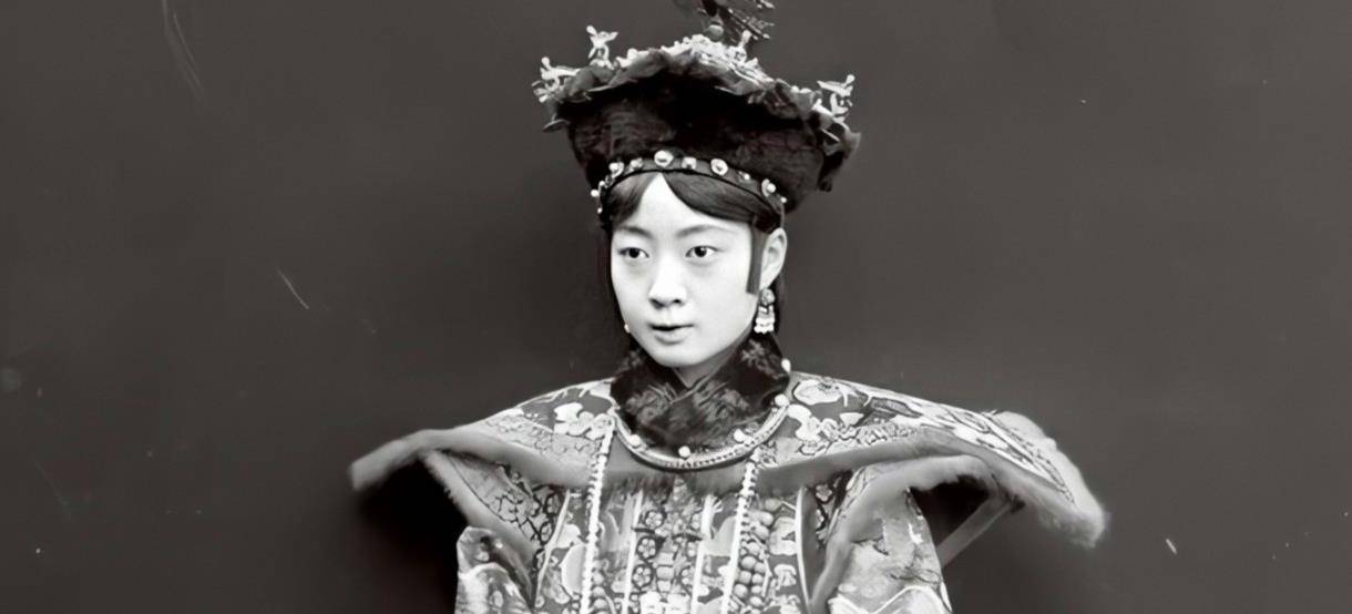 而润麒先生本人也迎娶了三格格爱新觉罗·韫颖