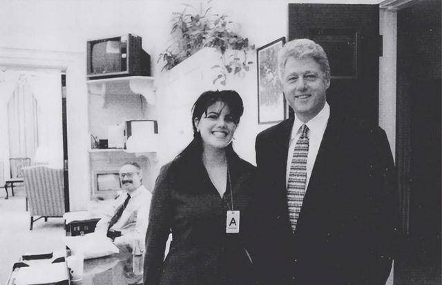 克林顿"拉链门":美国最著名性丑闻,总统2年与实习生10次偷情