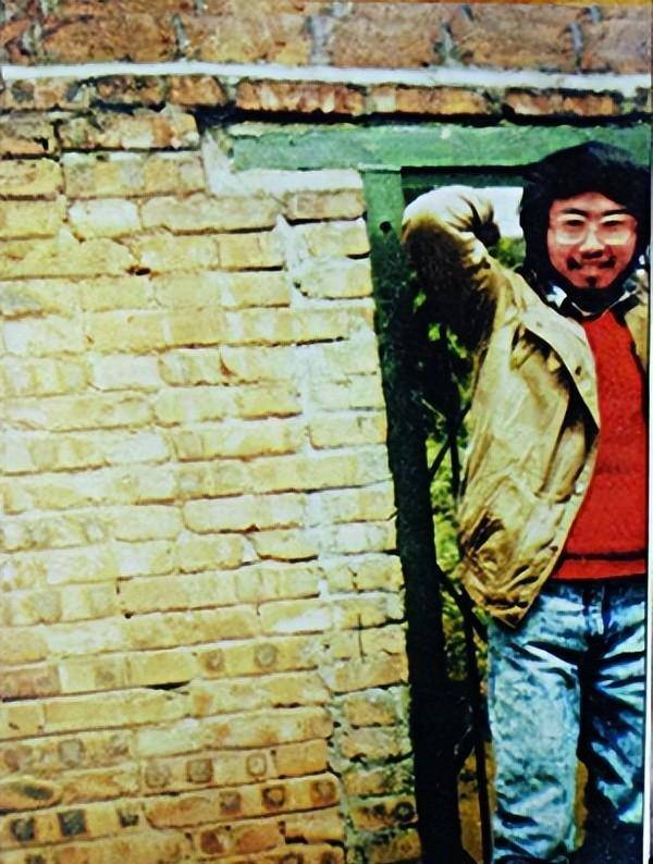 他15岁就考上北大,3年后成为天才诗人,却25岁卧轨留下9字遗言_海子