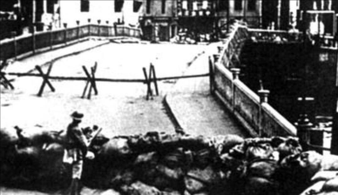 1937年,姚子青500百壮士死守宝山,敌人亦为之鸣枪致敬