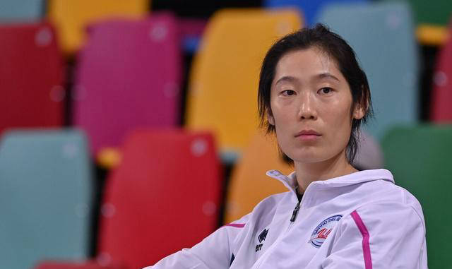 朱婷回国四天!排协举措遭质疑,中国女排态度引人深思,引发广泛关注