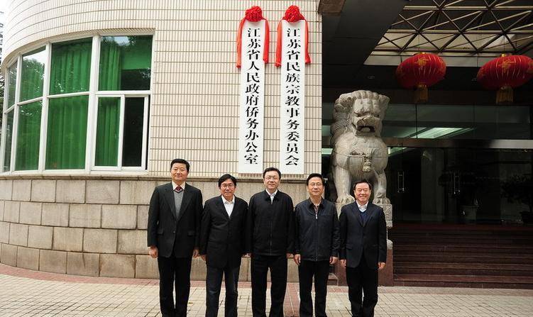 其实,这也与寺庙自身的政策相关,早在2006年,南京市民族宗教局副局长