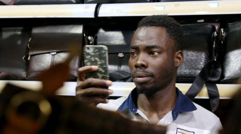 湘妹子的非洲十年:租6个携带枪支的警察做保镖,而今依然在非洲