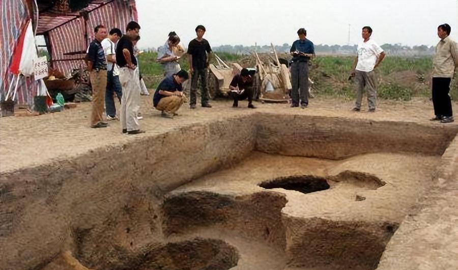 西安农民屋下挖出外国人墓,考古队挖出石棺,却发现躺着两具古尸