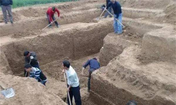 2007年河南挖出吕布墓,出土兵器让专家惊呼:我们被骗了千年