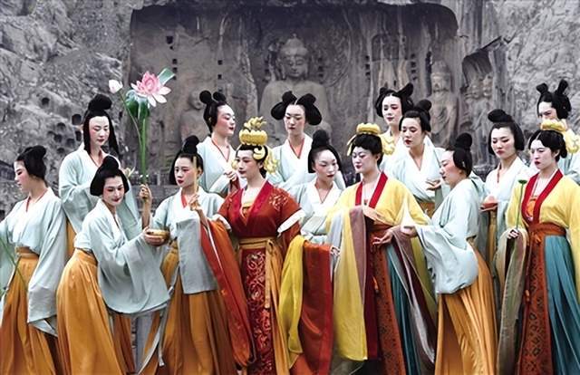 《文昭皇后礼佛图》演出.