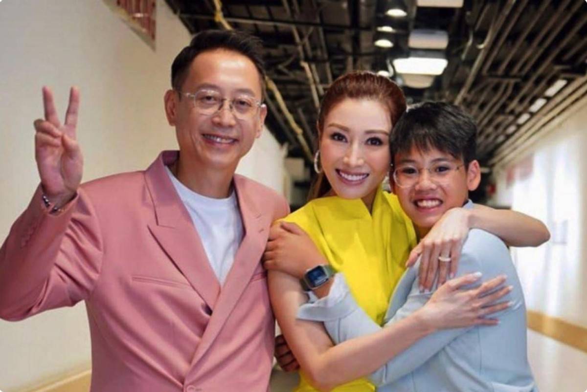 53岁李嘉欣与儿子近照曝光,许建彤被吐槽长残,没能继承母亲颜值