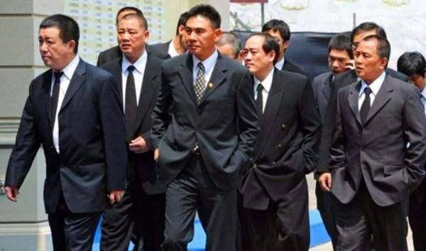 20世纪,越南黑帮海外欺负中国人,大圈帮得知之后,暴打越南黑帮