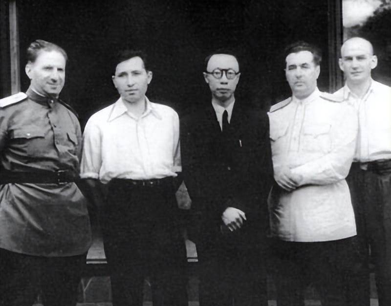 偷偷立太子,澡堂遇裸女,摆架子被无视_中校_张景惠_老万