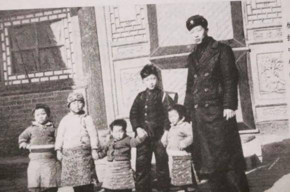 远在榆林的杨虎城听到罗佩兰生产的消息非常激动,他给家里写信,并为