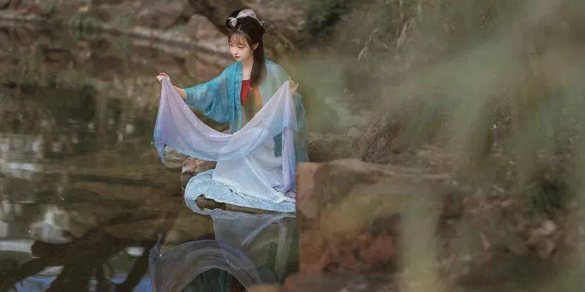 伍子胥在逃亡路上,遇到河边一个美女,结局如何?_姑娘_饭菜_楚国