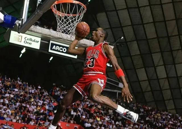 迈克尔·乔丹:90年代篮球之王的辉煌时代