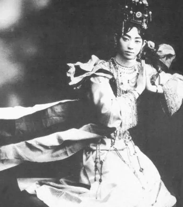 梅兰芳原配王明华因不能再生育而被迫同意丈夫再娶,自己孤独早逝