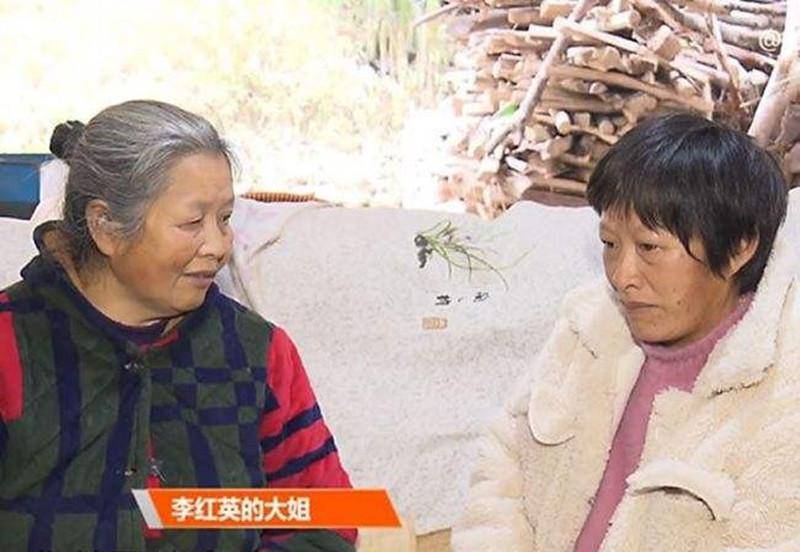 看着小妹这么执着,三姐也下了狠主意,她威胁李红英,如果她不嫁给