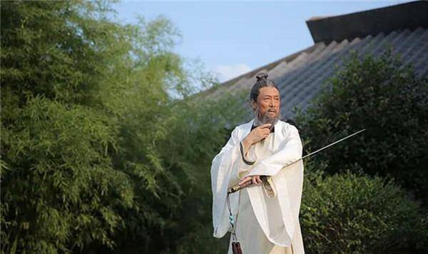 李白受到山东儒生嘲讽,内心抑郁写下一首诗,至今已成骂人的绝唱