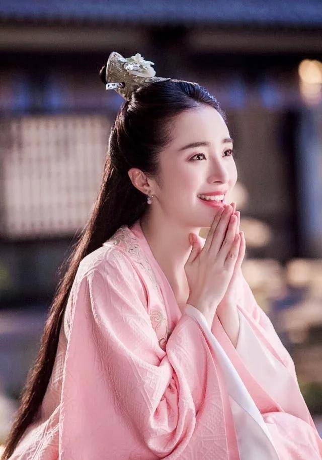 尉迟迥的孙女长大后,双眸勾人,颇有姿色.