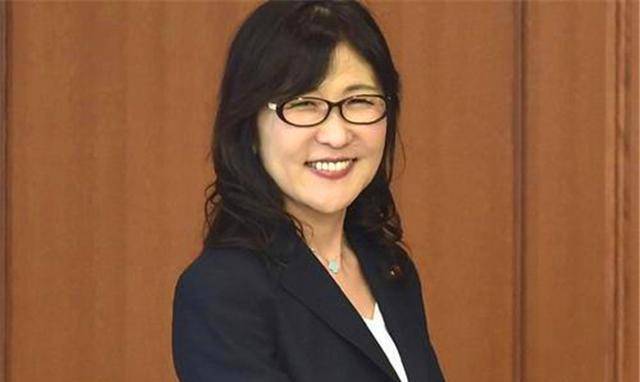 稻田朋美:当年风光无限的女政客,为什么被评为"花瓶"?