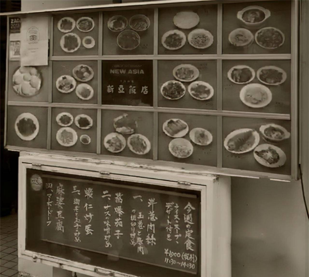 新亚饭店而任芷芳则独自在家操持家务.